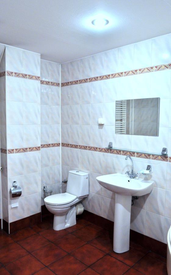 Bed and Breakfast Bristol Economy Бытом Экстерьер фото