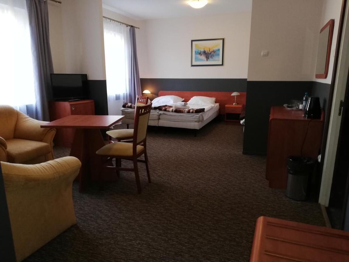 Bed and Breakfast Bristol Economy Бытом Экстерьер фото